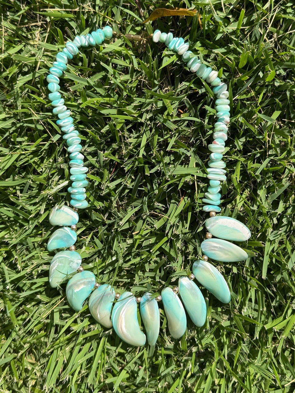 Aqua-blue Dyed Mother of Pearl Shell Statement Necklace 1970’s EUC